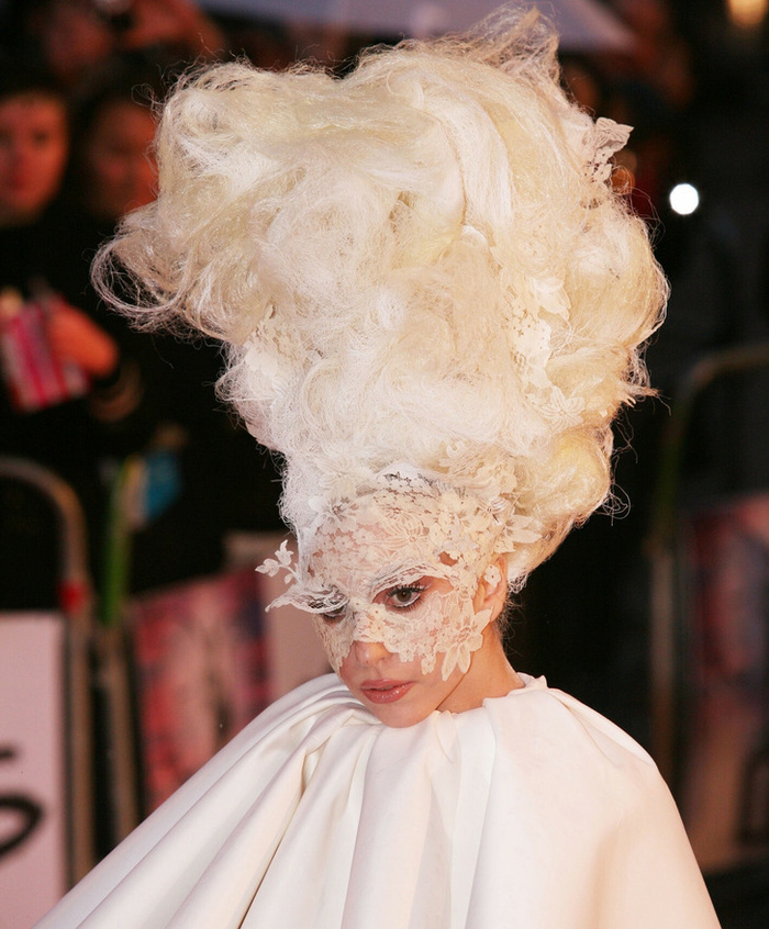 Vốn có gu thời trang cá tính và độc lạ, Lady Gaga không quên đầu tư cho mình những kiểu tóc quái dị nhất hành tinh. 