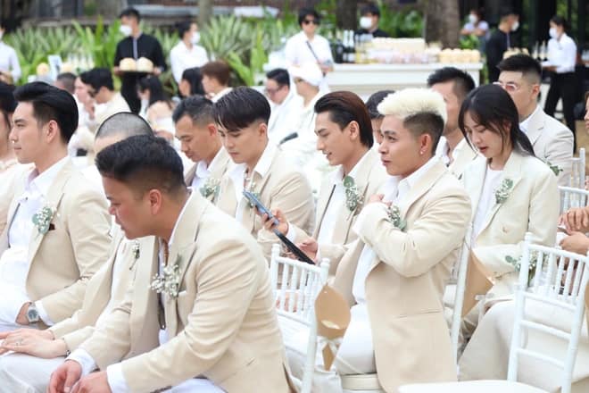 Đám cưới Ngô Thanh Vân - Huy Trần: MC Nam Trung mặc suit lịch sự nhưng… nó lạ lắm!  - Ảnh 4