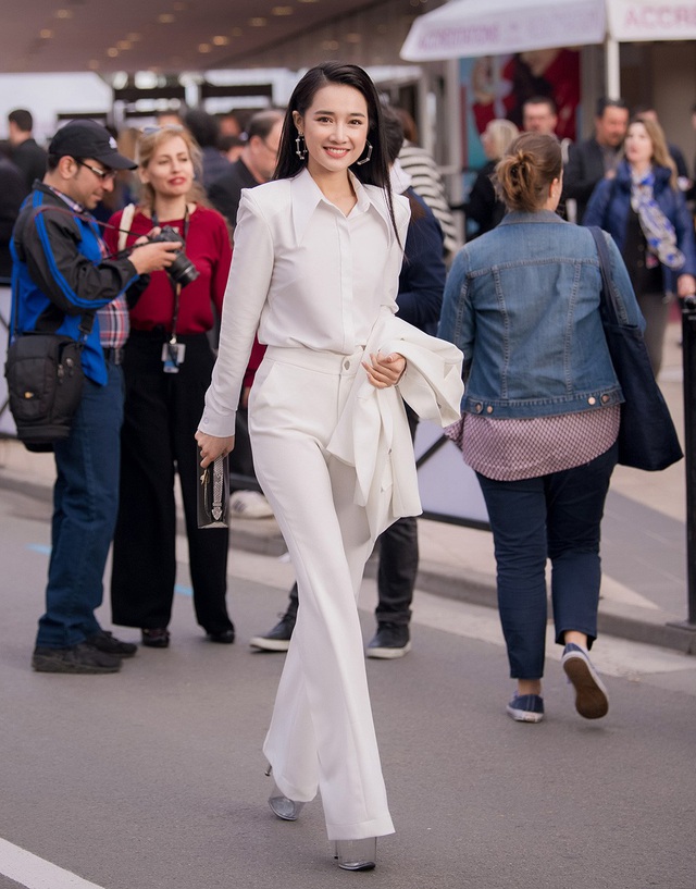 Sao Việt oanh tạc thảm đỏ Cannes: Lý Nhã Kỳ diện đầm 1 tỷ đồng, Nhã Phương khoe sắc với áo dài - Ảnh 8