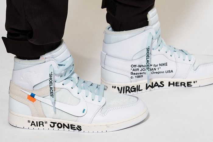 Giày Jordan có chữ ký của Virgil Abloh được đấu giá gần 400 triệu đồng - Ảnh 1
