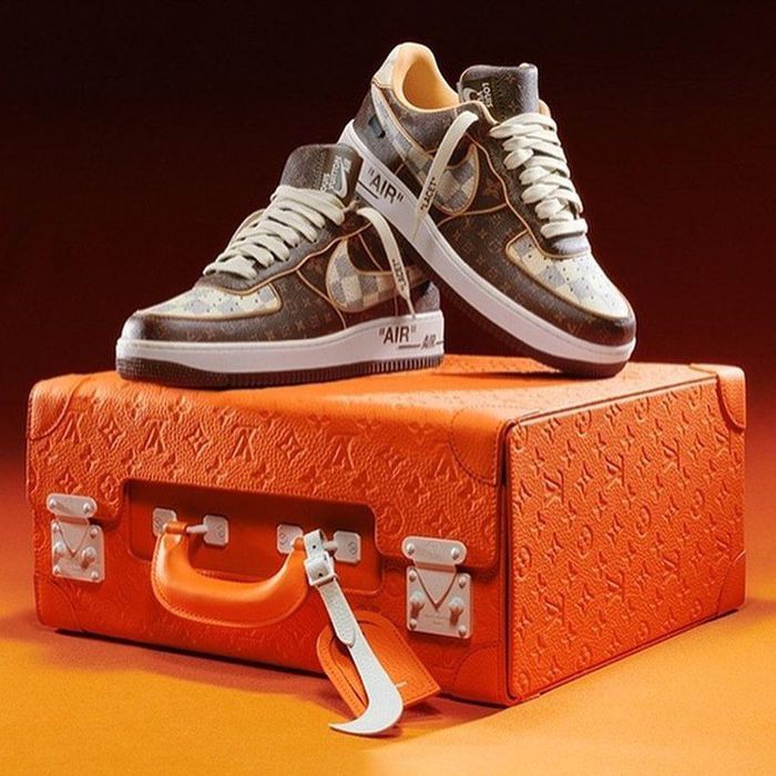 Giày Jordan có chữ ký của Virgil Abloh được đấu giá gần 400 triệu đồng - Ảnh 4