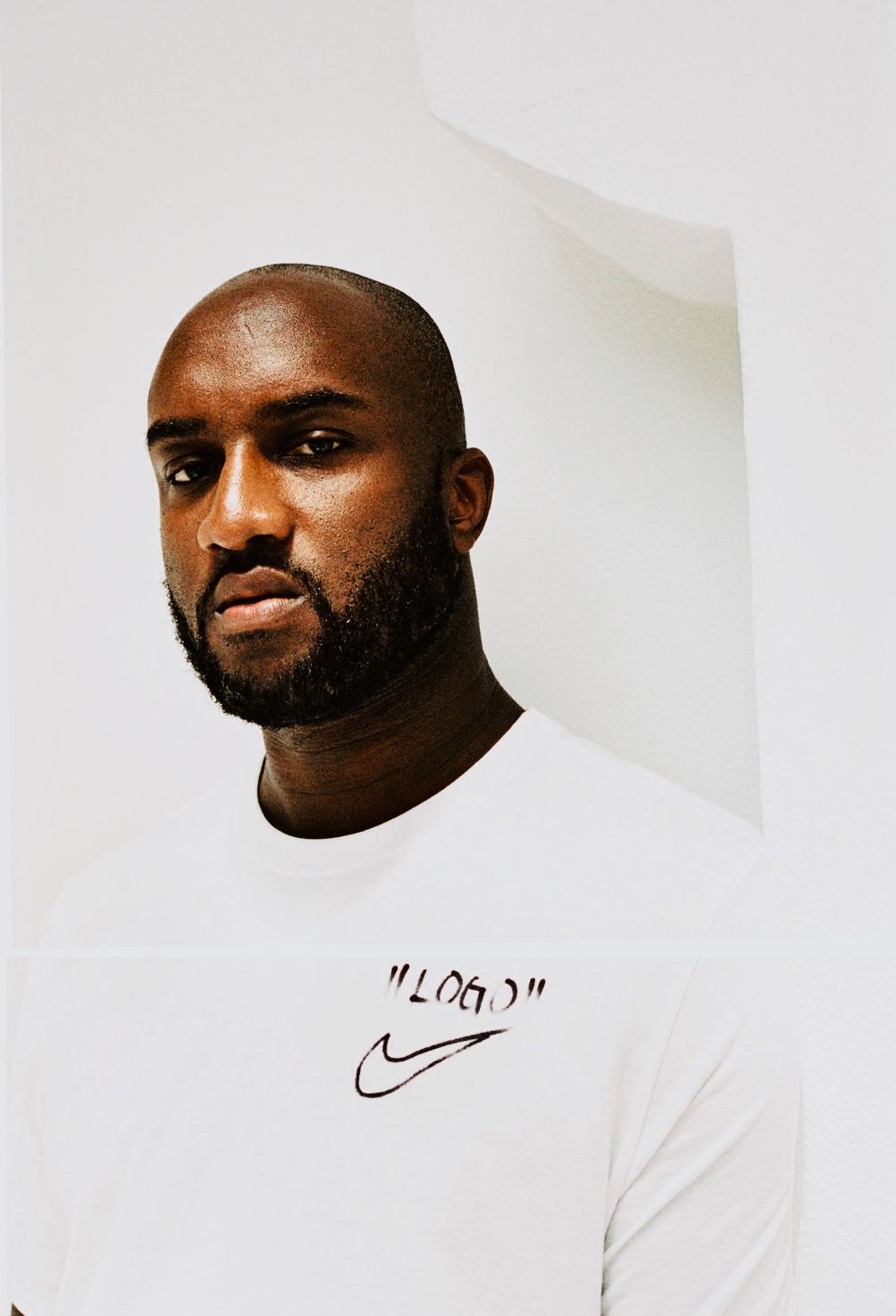 Giày Jordan có chữ ký của Virgil Abloh được đấu giá gần 400 triệu đồng - Ảnh 1