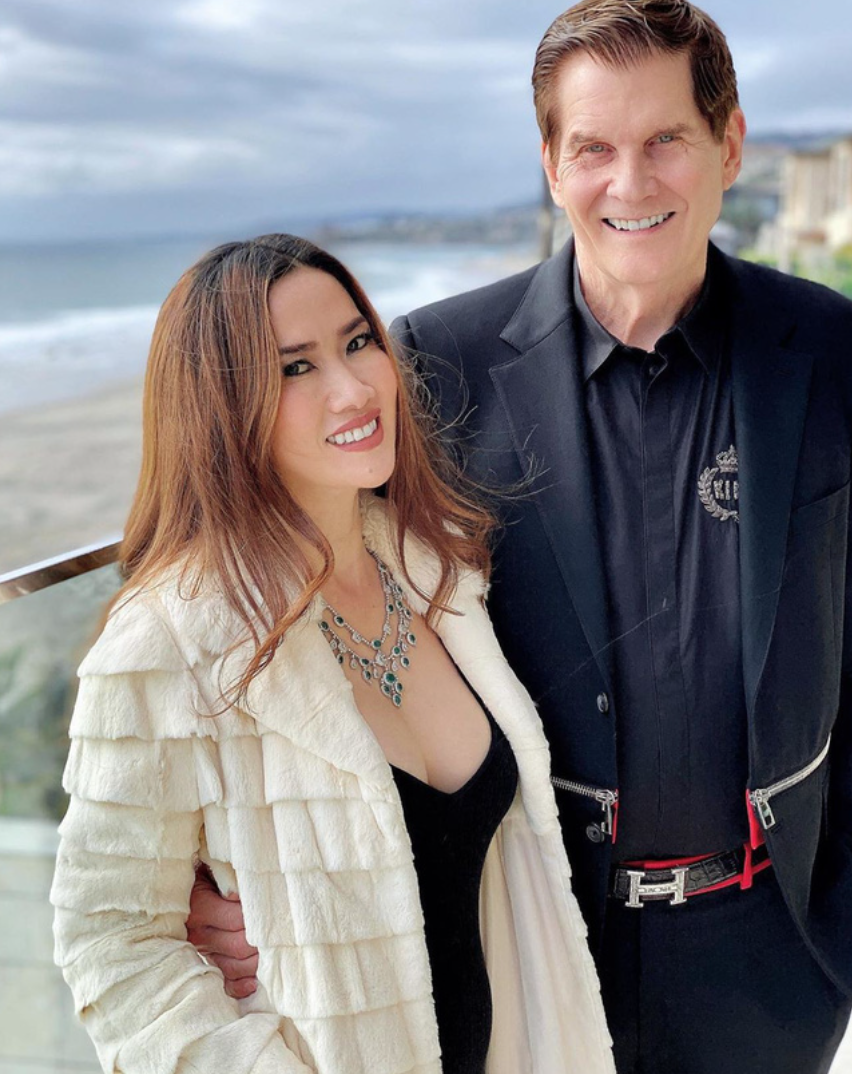 Thời trang xa xỉ của hội siêu giày châu Á ở Mỹ trong chương trình Bling Empire - Ảnh 1