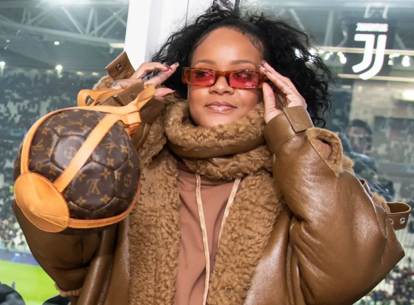 Diesel ra mắt quần jeans liền boots, netizen bối rối: 