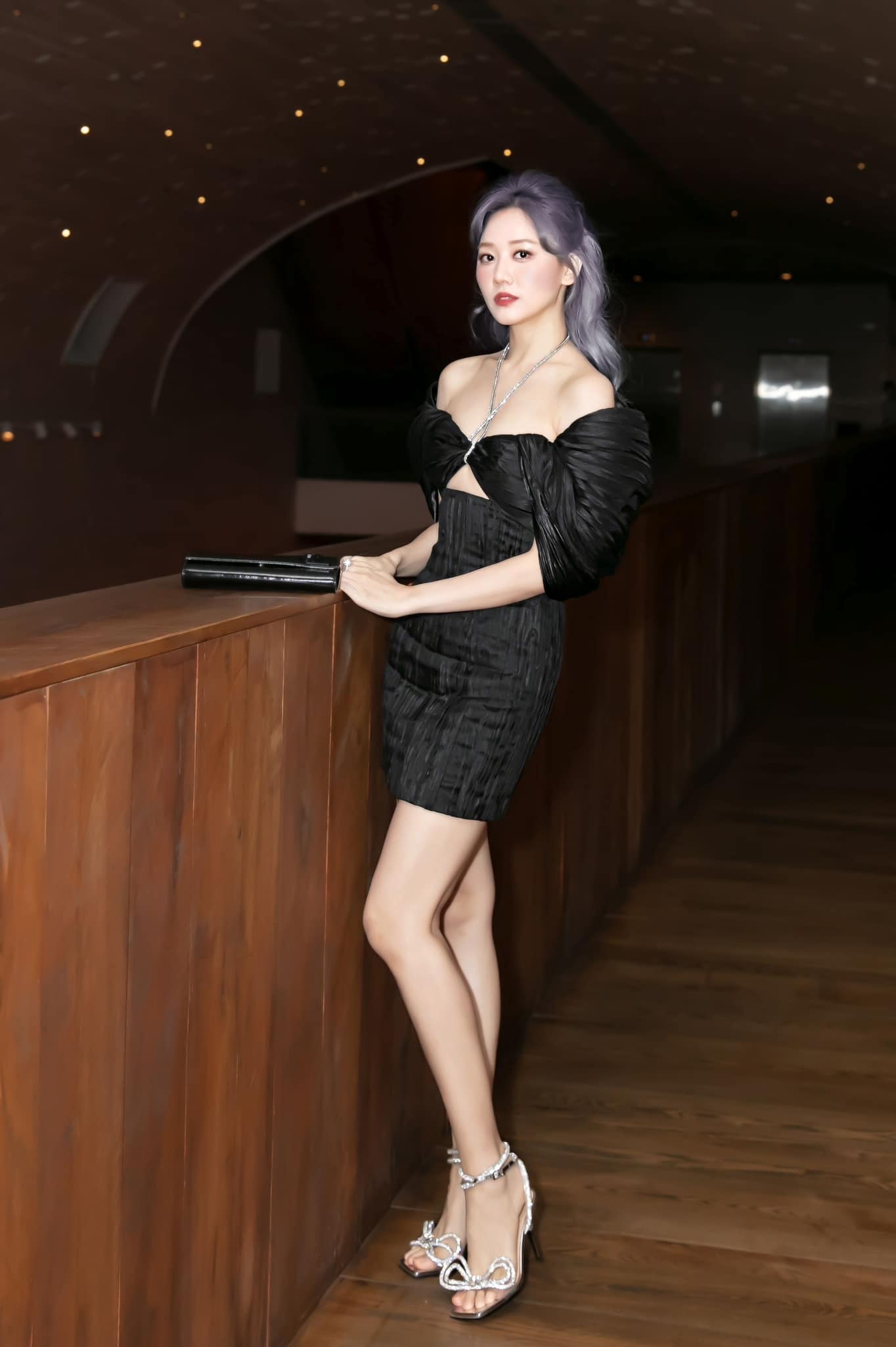 Hariwon đổi màu tóc liên tục để trông tươi trẻ hơn nhưng không phải lúc nào cũng thành công - Ảnh 1