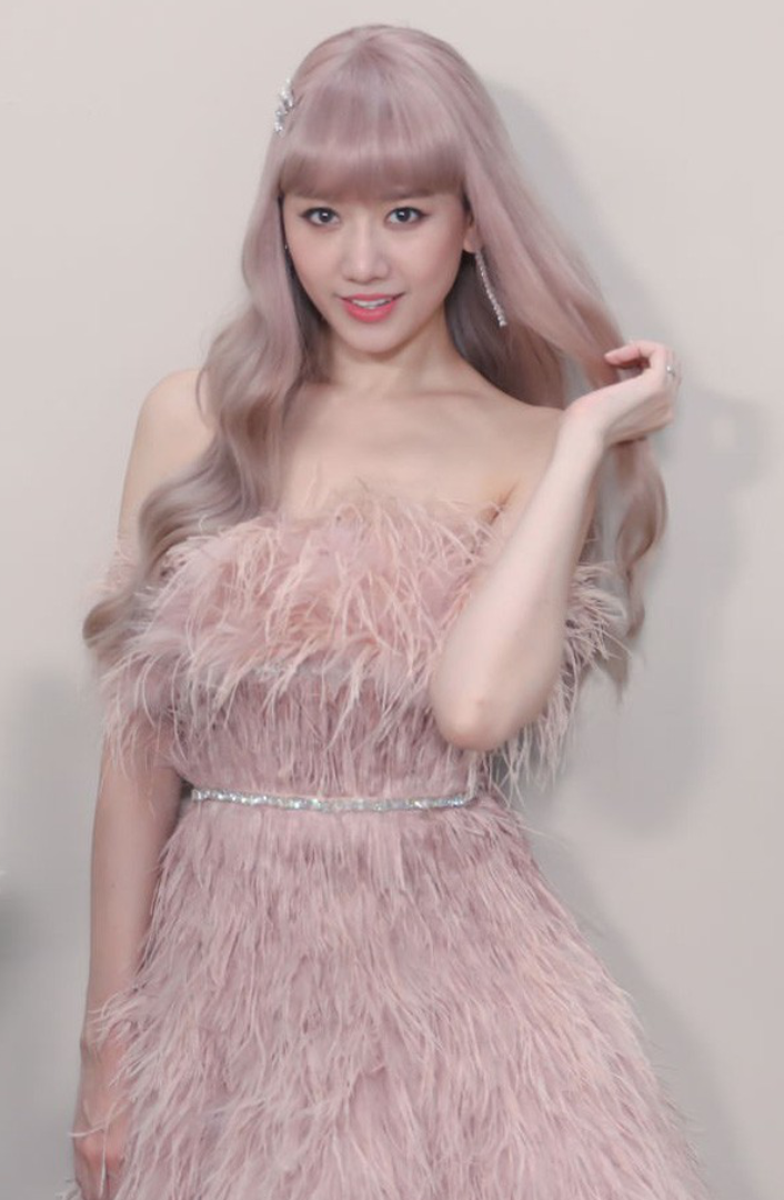 Hariwon đổi màu tóc liên tục để trông tươi trẻ hơn nhưng không phải lúc nào cũng thành công - Ảnh 1