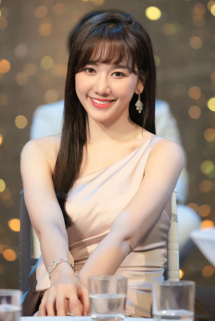 Hariwon đổi màu tóc liên tục để trông tươi trẻ hơn nhưng không phải lúc nào cũng thành công - Ảnh 1