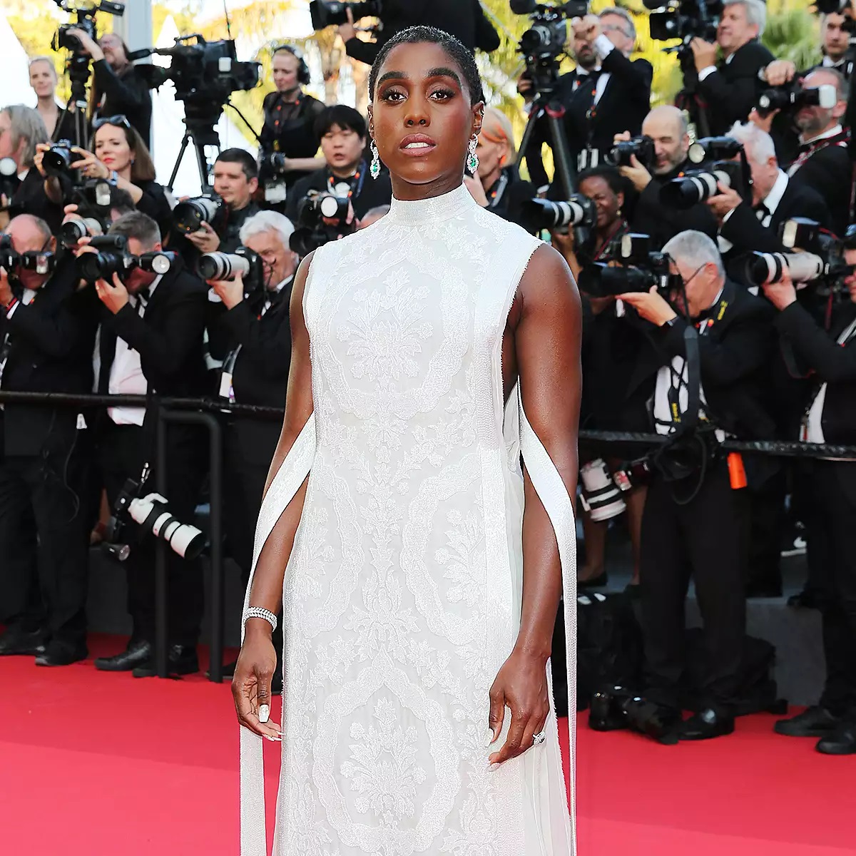 Váy áo thảm đỏ khai mạc LHP Cannes 2022: Hướng đến sự sang trọng, không thể thiếu trang sức đá quý - Ảnh 5