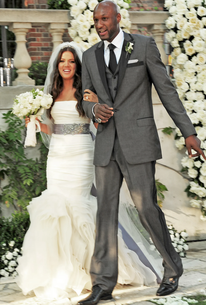 Váy cưới chị em nhà Kardashian - Jenner: Còn mỗi Kendall Jenner chưa chịu mặc váy cưới - Ảnh 1