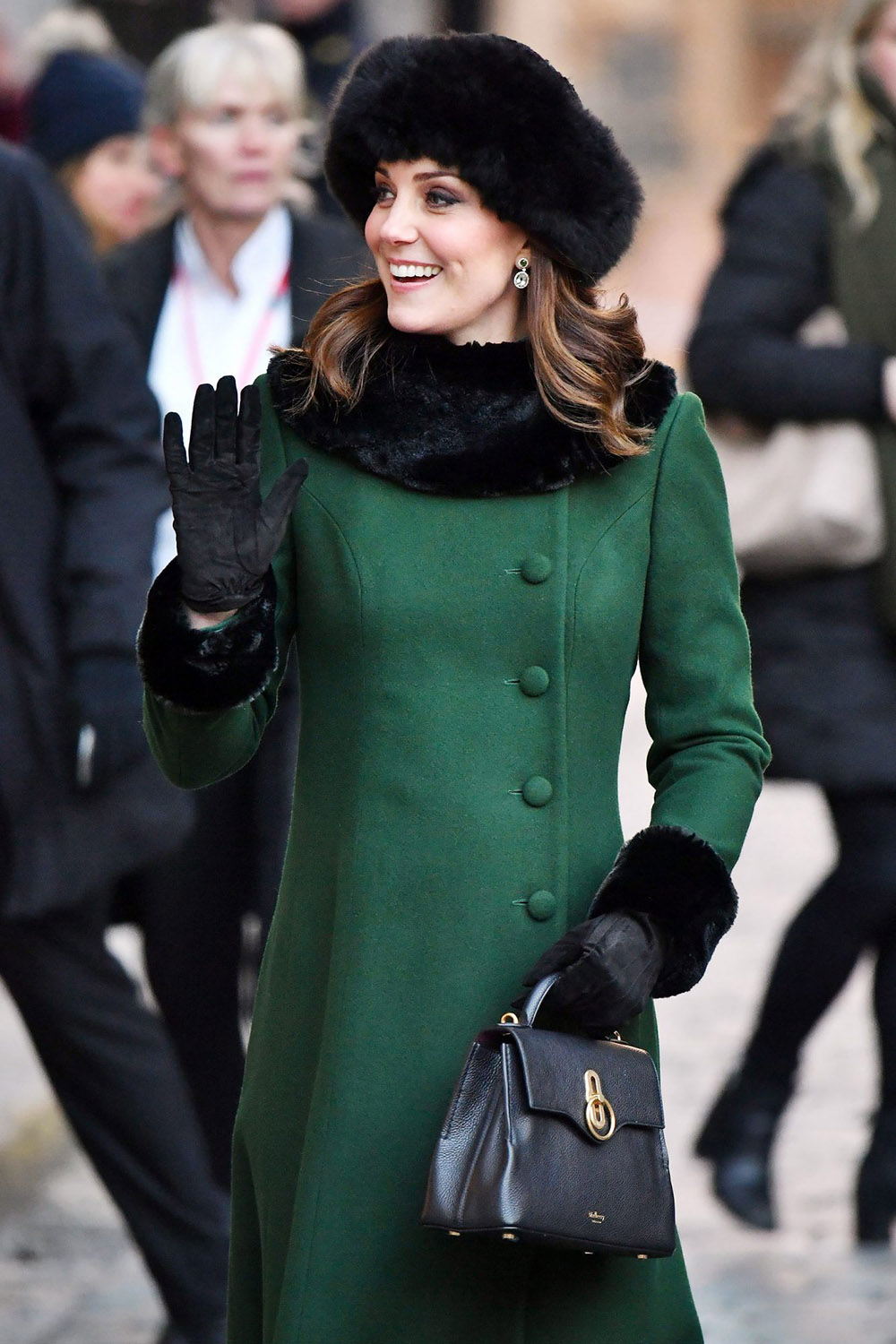 8 chiếc túi xách gắn liền với phái đẹp Hoàng gia Anh - Ảnh 4