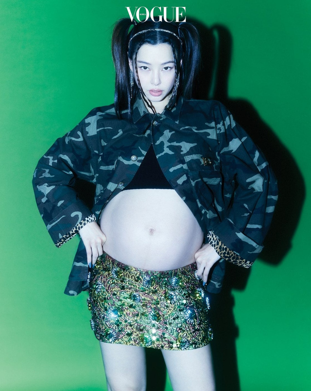 Hoa hậu đẹp nhất Hàn Quốc Honey Lee táo bạo khoe bụng bầu trên tạp chí Vouge Hàn Quốc - Ảnh 1
