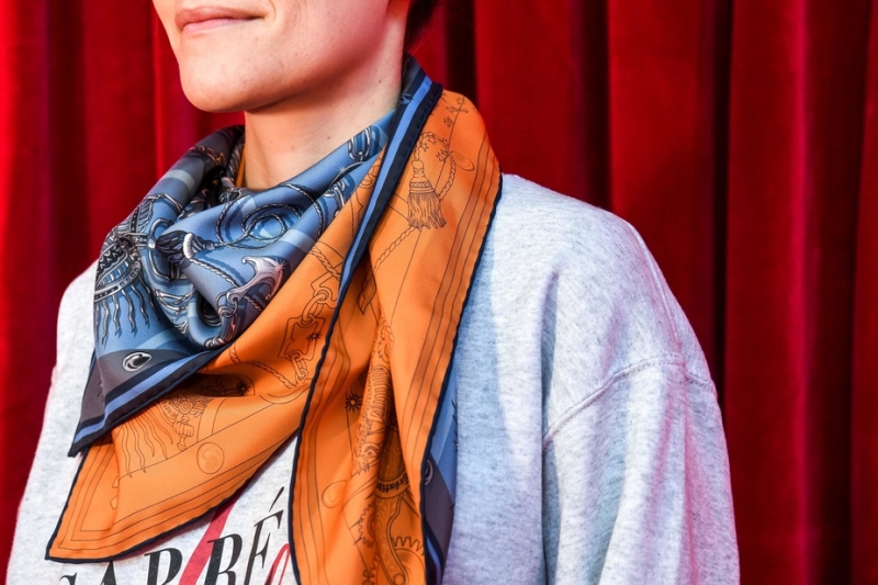 9 nhân tố tạo nên sức hút từ chiếc khăn lụa nhà Hermes  - Ảnh 2