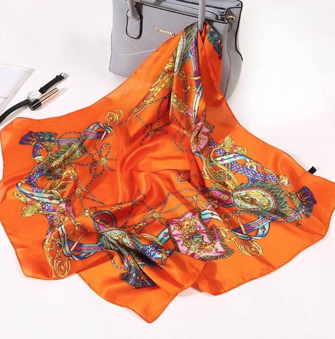 9 nhân tố tạo nên sức hút từ chiếc khăn lụa nhà Hermes  - Ảnh 1