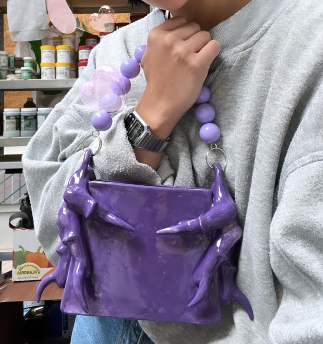 Túi xách bàn tay quái vật cho cô nàng mê phụ kiện độc lạ - Ảnh 11