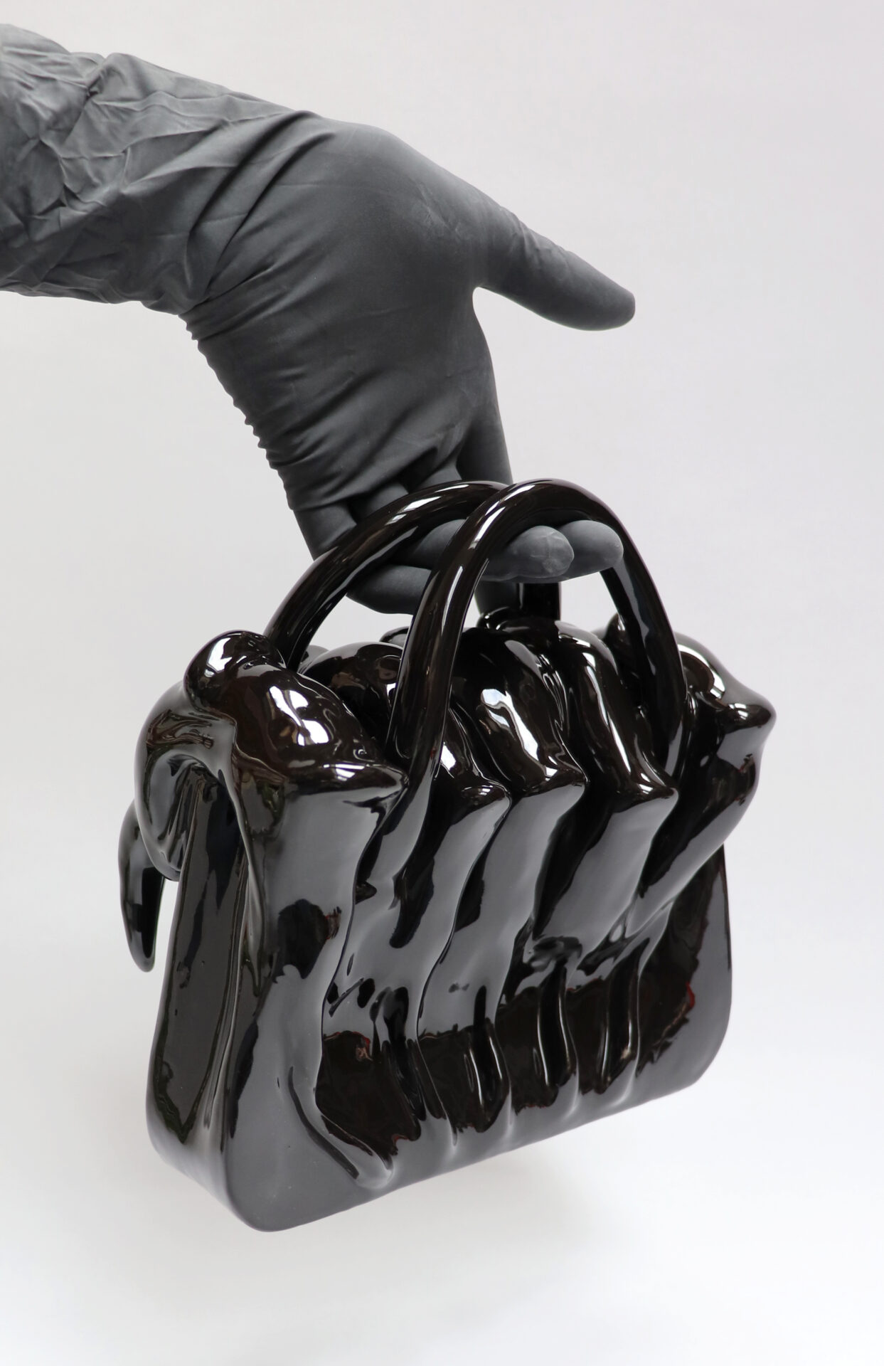 Túi xách bàn tay quái vật cho cô nàng mê phụ kiện độc lạ  - Ảnh 2