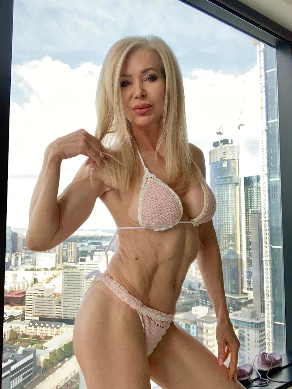 Bí quyết tập gym giúp quý bà U70 bị nhận nhầm là chị khi đứng cạnh cháu gái - Ảnh 1