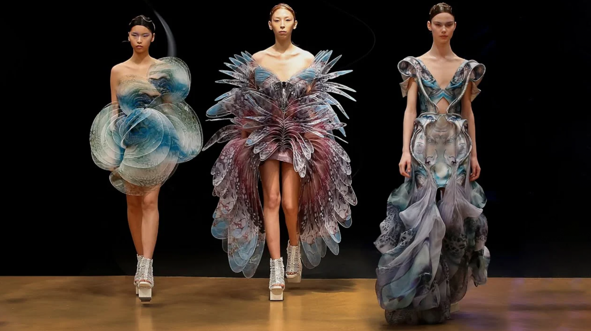 Surrealist Fashion - Thời trang siêu thực và những điều có thể bạn chưa biết - Ảnh 1