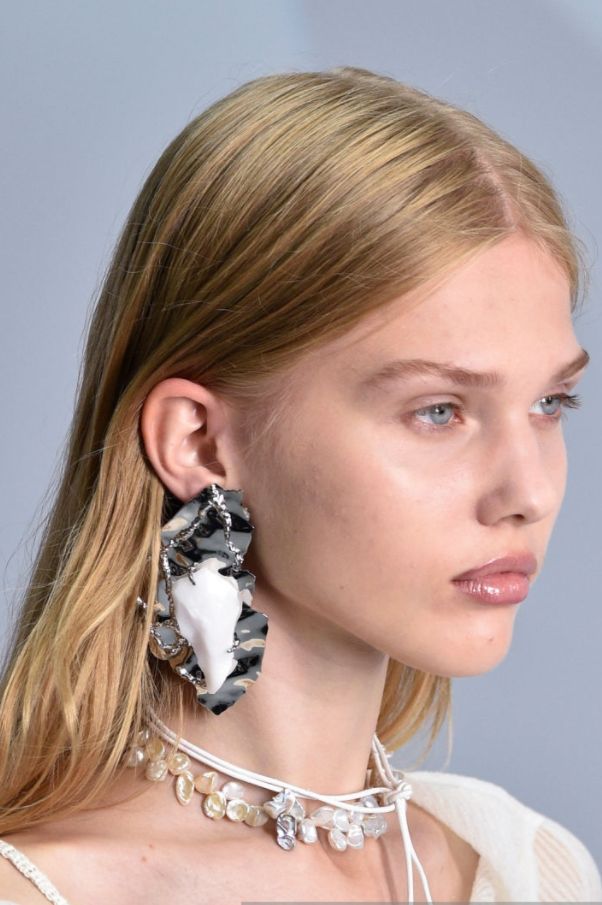 Surrealist Fashion - Thời trang siêu thực và những điều có thể bạn chưa biết - Ảnh 2