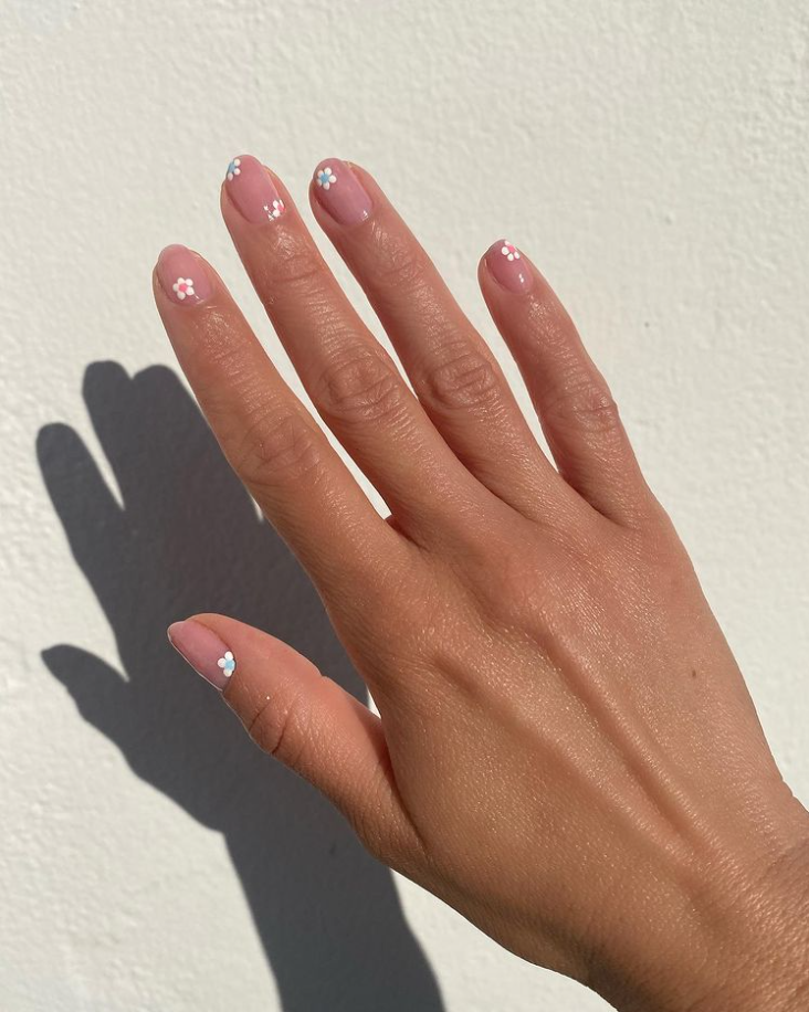 7 xu hướng nail màu sắc đang được Gen Z 