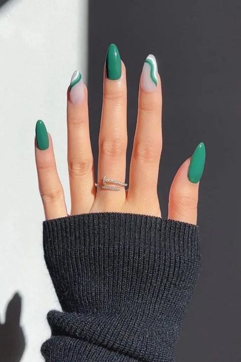 7 xu hướng nail màu sắc đang được Gen Z 