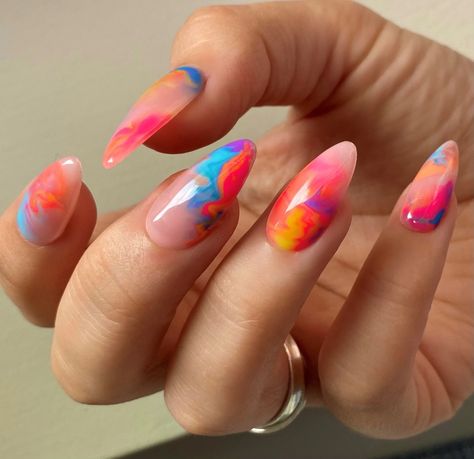 7 xu hướng nail màu sắc đang được Gen Z 