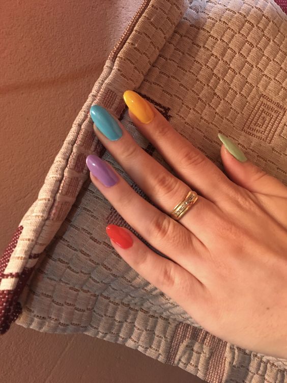 7 xu hướng nail màu sắc đang được Gen Z 