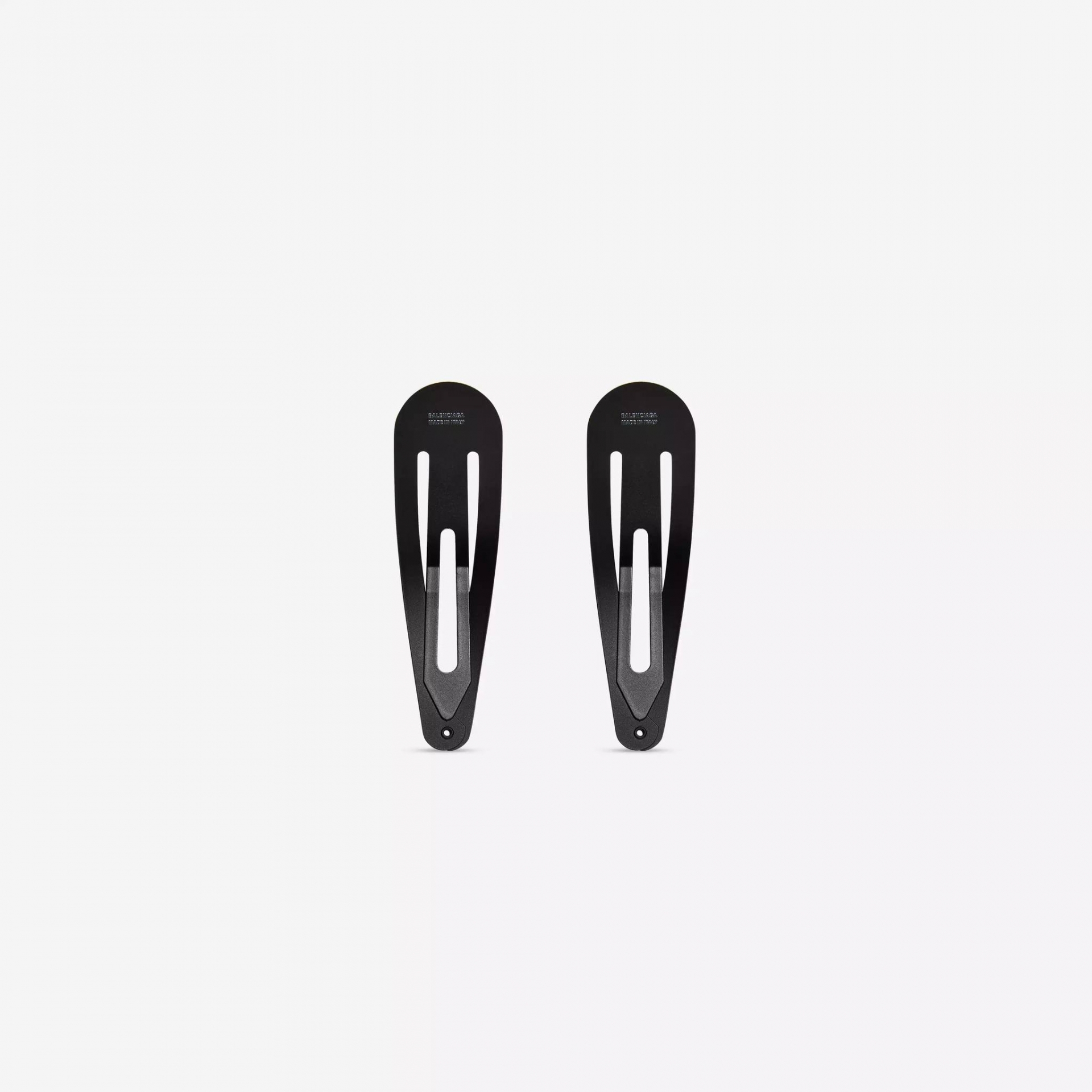 Kẹp tóc, túi xách như túi ni lông và những phụ kiện như 