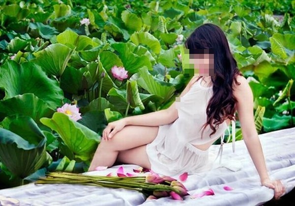 Tháng 6 mùa sen: Chụp ảnh hồ sen mặc gì đẹp? Những thảm hoạ trang phục hồ sen bạn nữ nên tránh  - Ảnh 1