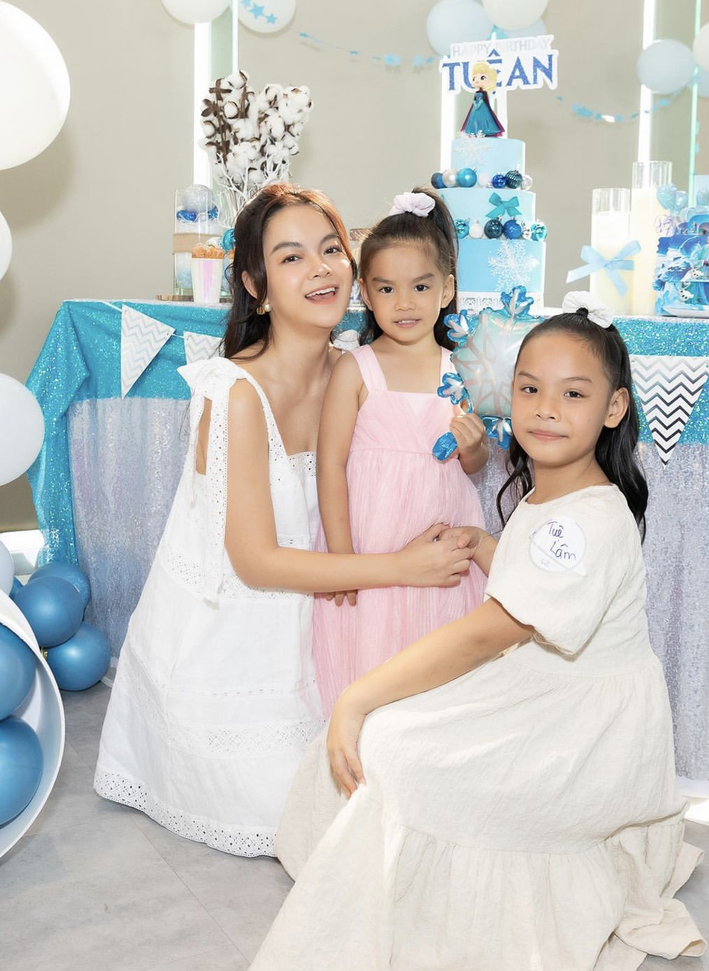 Cách Phạm Quỳnh Anh giấu bụng bầu siêu đỉnh: Chụp ảnh khoe lưng, 