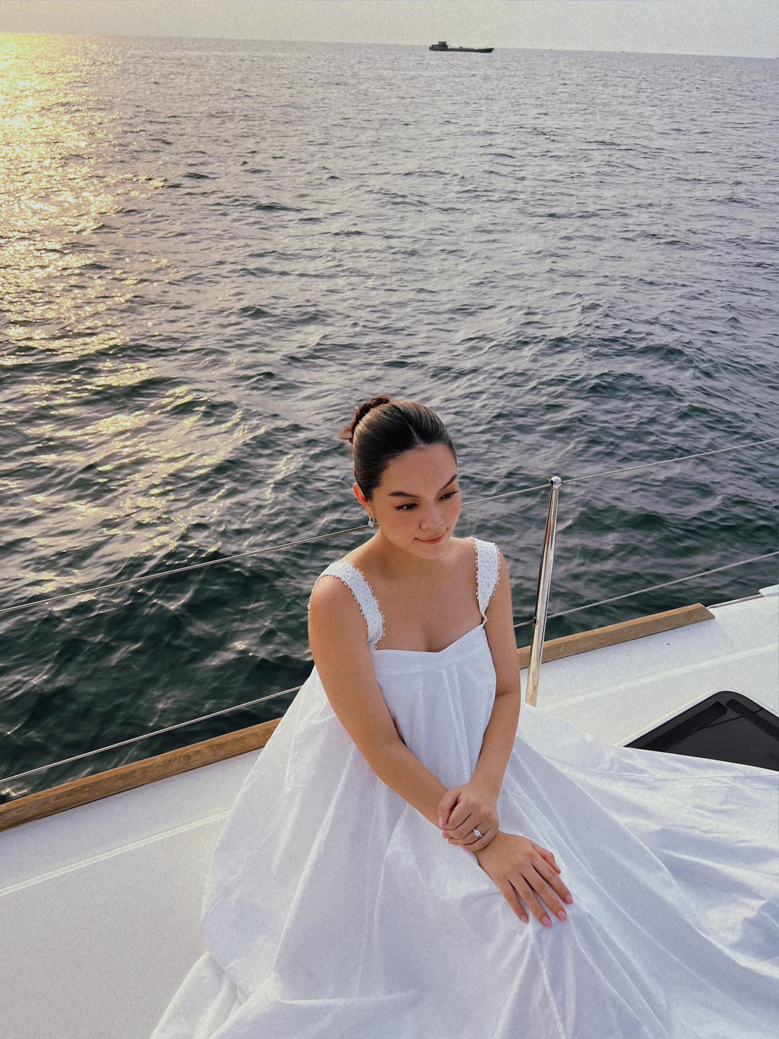 Cách Phạm Quỳnh Anh giấu bụng bầu siêu đỉnh: Chụp ảnh khoe lưng, 