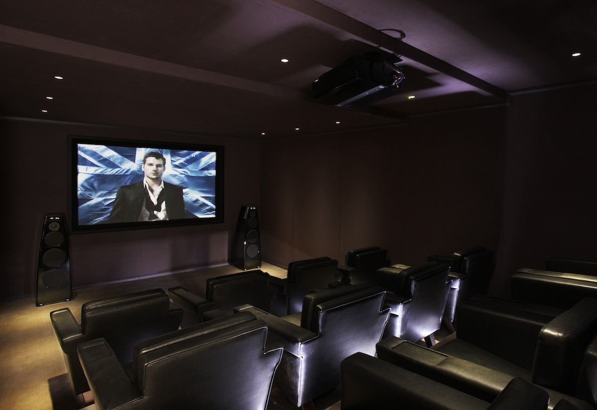 Chanel, Dior, LV đã thuyết phục khách hàng tiềm năng 