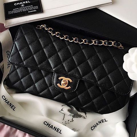 Chanel, Dior, LV đã thuyết phục khách hàng tiềm năng 