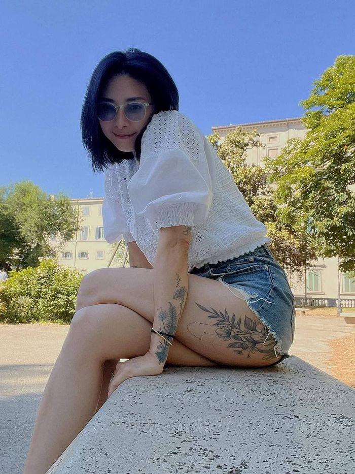 Hình xăm mỹ nhân Việt: Ngô Thanh Vân xăm kín đùi, nhiều sao nữ chuộng vị trí hiểm hóc - Ảnh 2