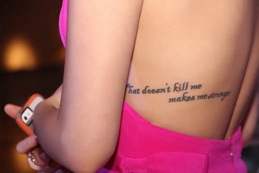 Hình xăm mỹ nhân Việt: Ngô Thanh Vân xăm kín đùi, nhiều sao nữ chuộng vị trí hiểm hóc - Ảnh 2