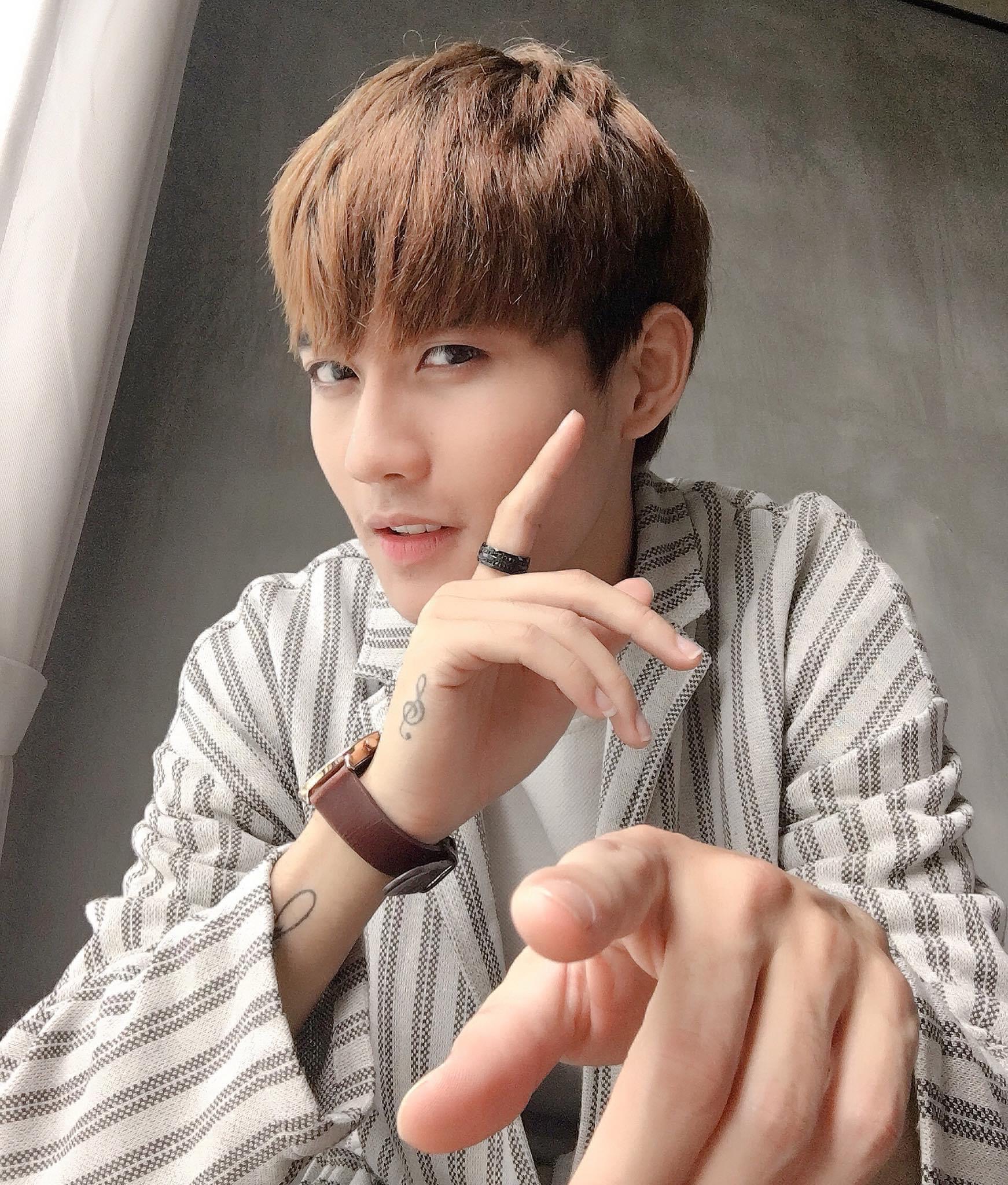 Đổi 7749 màu tóc nhưng tóc đen mới là 