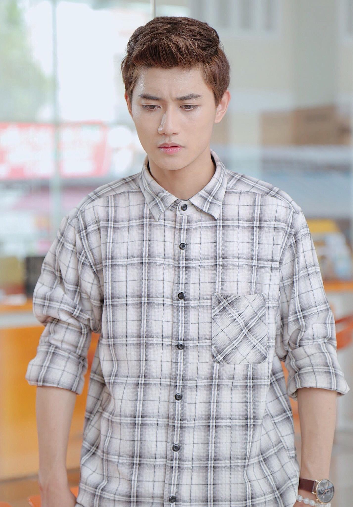 Đổi 7749 màu tóc nhưng tóc đen mới là 