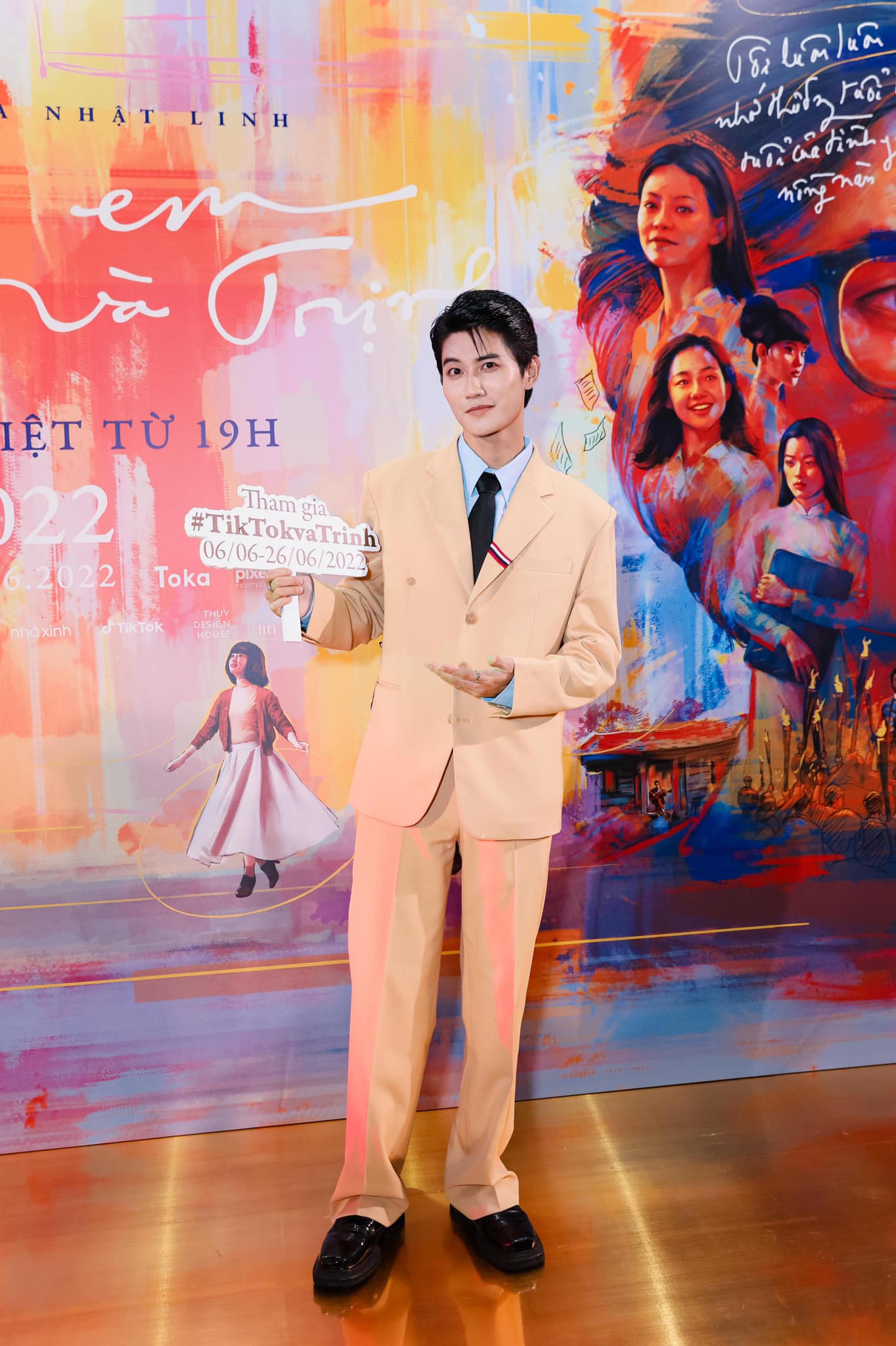 Đổi 7749 màu tóc nhưng tóc đen mới là 