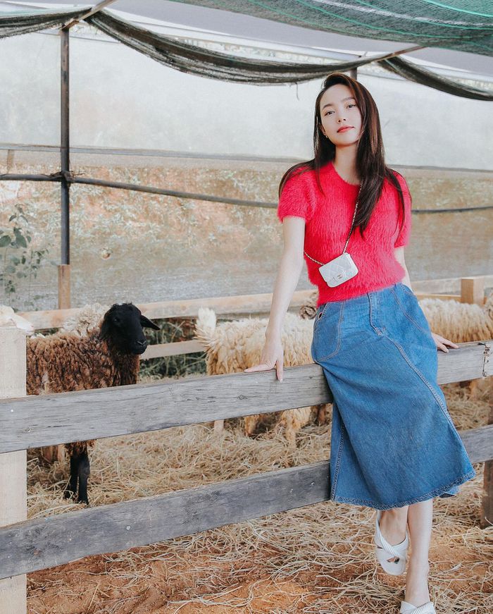 Học Minh Hằng bí quyết trẻ đẹp dù bước sang tuổi 30+ nhờ cách ăn mặc  - Ảnh 2