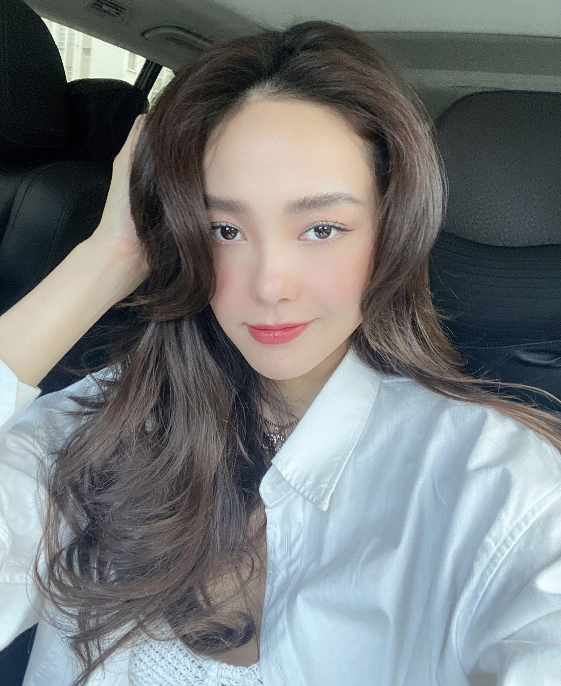 Học Minh Hằng bí quyết trẻ đẹp dù bước sang tuổi 30+ nhờ cách ăn mặc  - Ảnh 2