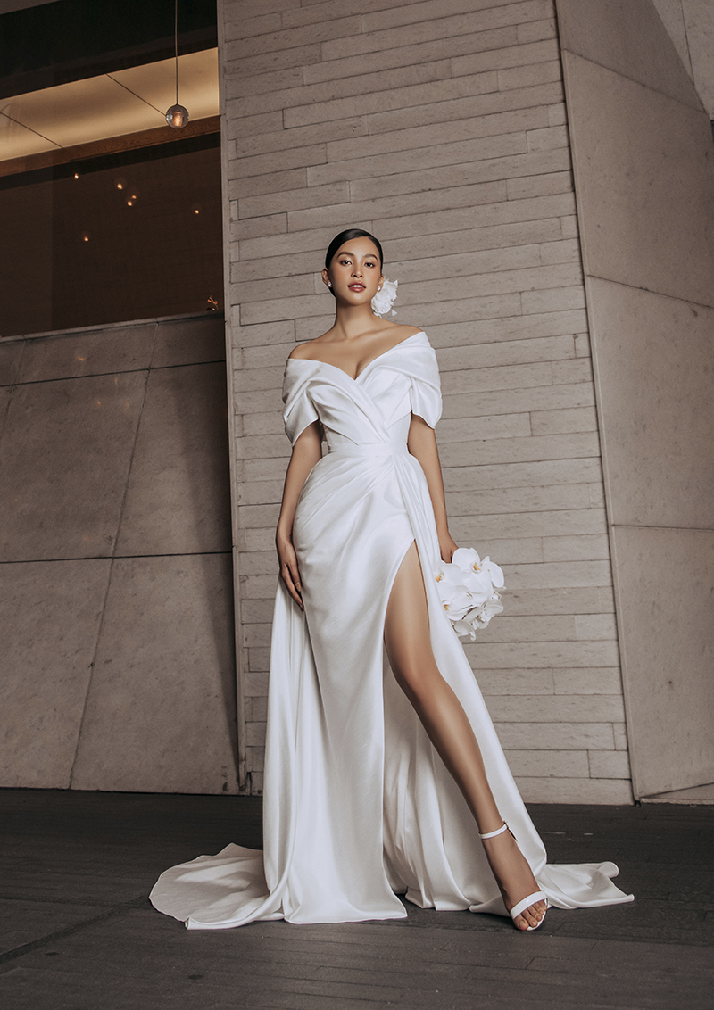 Nàng hậu thể hiện cả nét tinh nghịch pha chút ngọt ngào khi lần đầu tiên làm cô dâu.