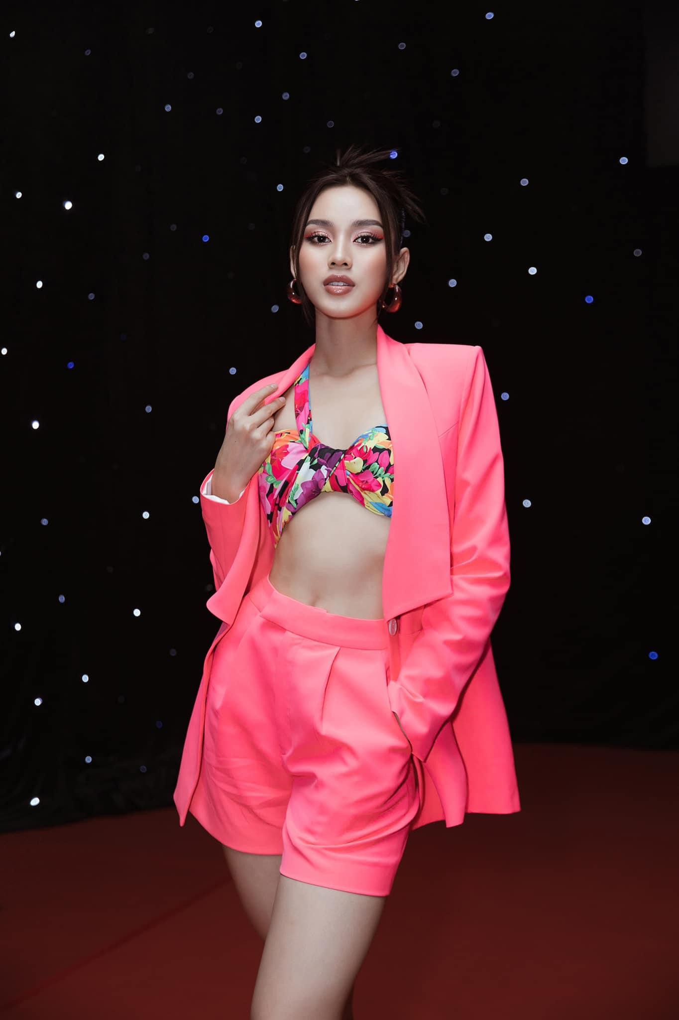 Học Đỗ Thị Hà, Thuỳ Tiên và dàn Hoa - Á hậu kết hợp nội y với blazer cho ngày hè thanh lịch  - Ảnh 11