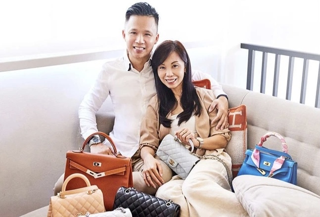 Cặp vợ chồng Singapore sưu tầm 70 chiếc túi hiệu để làm 