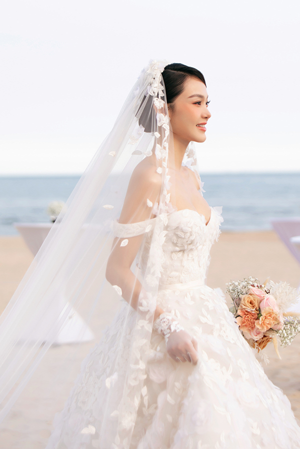 Minh Hằng chi hơn nửa tỷ cho 2 bộ váy cưới đều thuộc thương hiệu danh giá - Ảnh 5