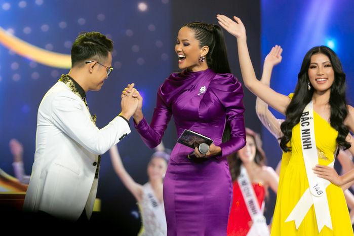 Ở cô nàng luôn toát ra một nguồn năng lượng tích cực và vui vẻ.