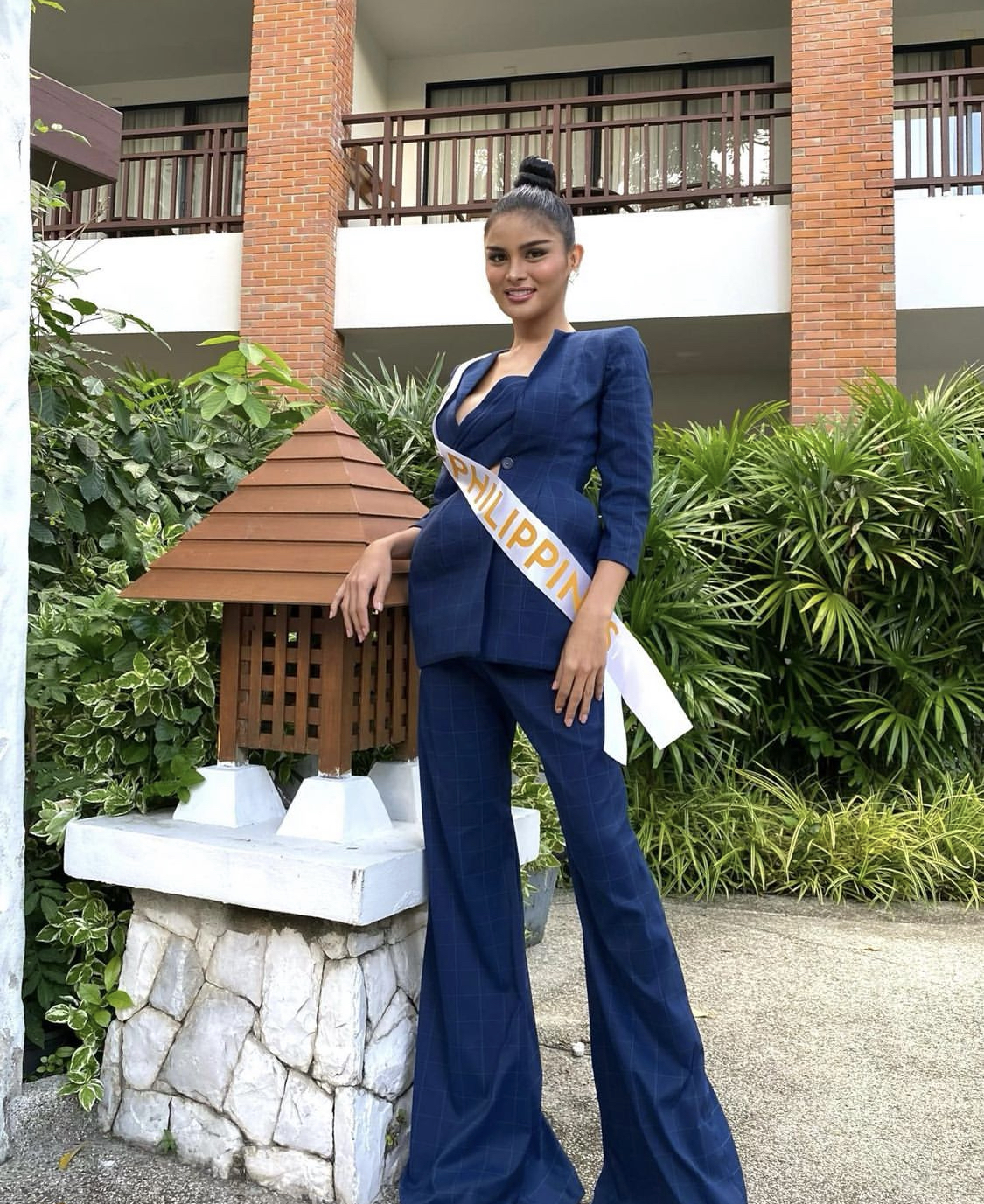 Miss International Queen 2022: Hoa hậu Chuyển giới đầu tiên của Philippines, mê váy áo sặc sỡ - Ảnh 3