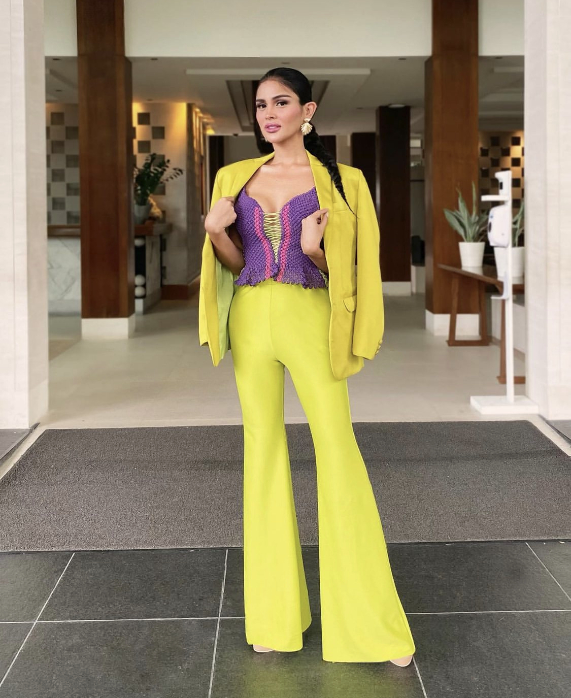 Miss International Queen 2022: Hoa hậu Chuyển giới đầu tiên của Philippines, mê váy áo sặc sỡ - Ảnh 6