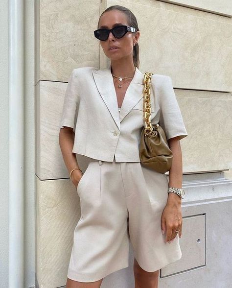 Bước qua mùa hạ cùng 10 set đồ trắng đơn giản mà nâng cấp visual cực đỉnh - Ảnh 3