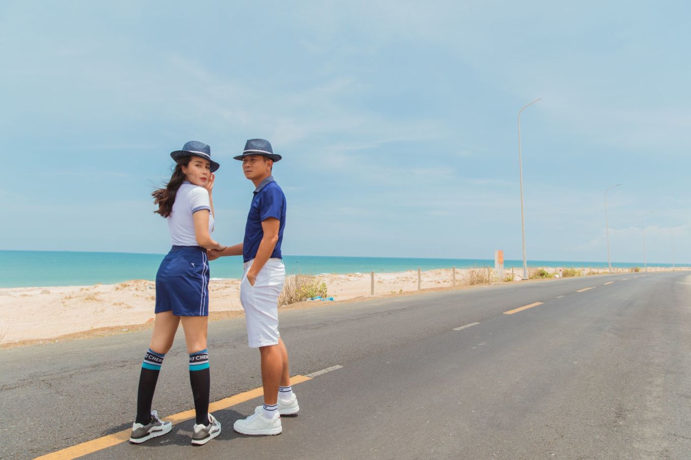 Sao nam Vbiz trên sân golf: Hồ Hoài Anh diện đồ đôi với vợ, Hồng Đăng chuộng đồ golf sặc sỡ - Ảnh 1