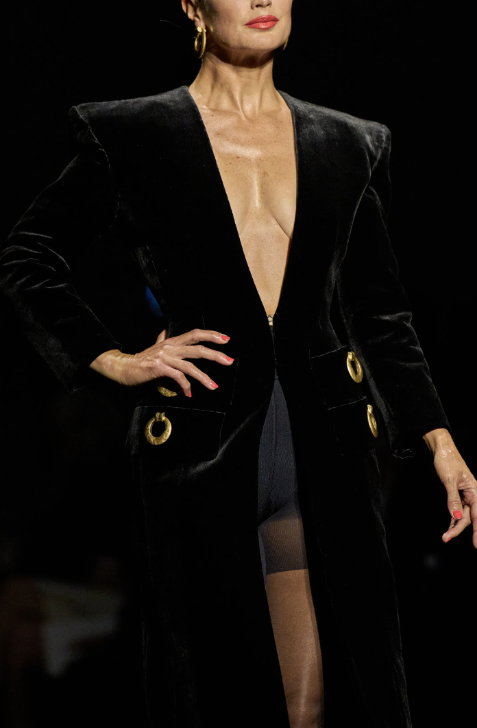 Schiaparelli Haute Couture Fall 2022: Khi thả rông cũng là một nghệ thuật - Ảnh 1