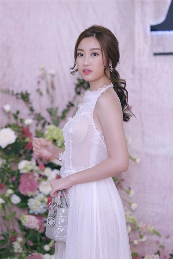 Tác hại của việc lạm dụng váy xuyên thấu: Tiểu Vy, Đỗ Mỹ Linh, Hà Anh lộ mút đệm ngực - Ảnh 10